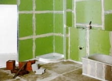 Nierówne podłoże można wyrównać wodoodpornymi (zielonymi) płytami gipsowo-kartonowymi. DO JEDNORAZOWEJ PUBLIKACJI