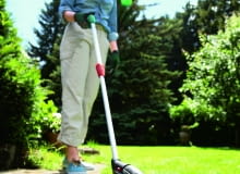 NOŻYCE DO TRAWY zasilane akumulatorem i teleskopowym drążkiem, ok. 500 zł, Bosch. NOŻYCE DO TRAWY zasilane akumulatorem i teleskopowym drążkiem, ok. 500 zł, Bosch.