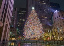 Choinka przez Rockefeller Center w Nowym Jorku