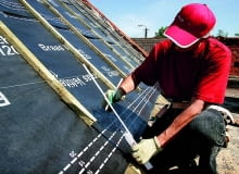 Folie niskoparoprzepuszczalne - nawet te w dobrym stanie - warto zastąpić membraną dachową wymiana pokrycia