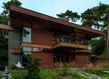 Modernizm południowokalifornijski w lesie sosnowym Brandenburgii: „Triesch Residence” w niepowtarzalnym stylu Raya Kappe łączy nowoczesną estetykę z organiczną bliskością natury. Modernizm południowokalifornijski w lesie sosnowym Brandenburgii: „Triesch Residence” w niepowtarzalnym stylu Raya Kappe łączy nowoczesną estetykę z organiczną bliskością natury.