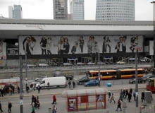 DWORZEC CENTRALNY PO REMONCIE ZNIKNĄŁ POD WIELKĄ REKLAMĄ SKLEPU H&M