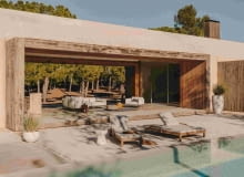 Kave Home prezentuje Outdoor 2024, wybór propozycji, które zapewniają komfort i stanowią źródło inspiracji, podnosząc tym samym rangę przestrzeni zewnętrznych i przekształcając je w prawdziwe oazy relaksu.