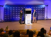 Technologia zamknięta w jednej bryle – rewolucyjna toaleta Roca Avant zaprezentowana w Centrum Nauki Kopernik