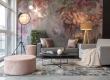 Obecnie popularny staje się maksymalizm, czyli wyraziste ozdoby, które dodają wnętrzom charakteru. Tapety w duże kwiaty są z pewnością propozycją, która wpisuje się w ten trend, Swingtime Fuchsia. Obecnie popularny staje się maksymalizm, czyli wyraziste ozdoby, które dodają wnętrzom charakteru. Tapety w duże kwiaty są z pewnością propozycją, która wpisuje się w ten trend, Swingtime Fuchsia.