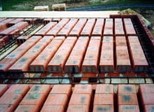 Nad zmianą konstrukcji stropu warto się zastanowić, gdy chcemy przesunąć ściany na piętrze lub dodatkowo go obciążyć. Opłaca się również wziąć pod uwagę doświadczenie ekipy, która będzie wykonywać strop, a także dostępność materiałów w najbliższej okolicy.