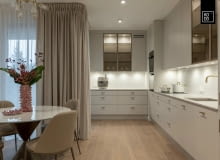 Światło, przestrzeń, elegancja – nowoczesna aranżacja mieszkania w Warszawie