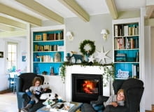 ENCYKLOPEDIA STYLU. MEBLE: Fotele na zamówienie, stolik kawowy 1400 zł Decolor POZOSTAŁE: Na stoliku: pojemnik z przykrywką 84 zł, taca 80 zł Decolor Na regale: domki-lampiony 34 i 145 zł Malabelle Na kominku: gwiazda (duża) 99 zł, Scandinavian Living Nieopisane przedmioty są własnością stylistki. ENCYKLOPEDIA STYLU. MEBLE: Fotele na zamówienie, stolik kawowy 1400 zł Decolor POZOSTAŁE: Na stoliku: pojemnik z przykrywką 84 zł, taca 80 zł Decolor Na regale: domki-lampiony 34 i 145 zł Malabelle Na kominku: gwiazda (duża) 99 zł, Scandinavian Living Nieopisane przedmioty są własnością stylistki.