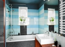 <B>To była częściowa modernizacja niewygodnej i niemodnej łazienki. Chociaż zmieniono tylko niektóre urządzenia sanitarne i fragment okładziny ściany, można powiedzieć, że efekt wcale nie jest połowiczny.</B> <BR />PO ZMIANIE. Szklana mozaika na obudowie wanny i fragmencie ściany oraz&#8200;sufit pomalowany na&#8200;zbliżony do niej kolor odciągają uwagę od starych płytek ceramicznych. Teraz są one jedynie w miarę neutralnym tłem bardziej wyrazistych elementów wystroju.