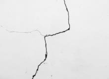 Pęknięcie na elewacji