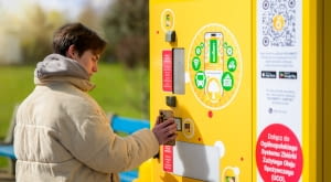 Warszawa z pierwszym Olejomatem - automat do zbiórki zużytego oleju stanął przed CH Wola Park