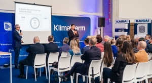 Daniel Jaśkiewicz (po prawej), Prezes Zarządu Grupy Klima-Therm i Andrzej Walendowicz, Dyrektor ds. Handlowych, podczas oficjalnej prezentacji nowego hubu logistycznego Klima-Therm