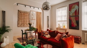 Eklektyczna aranżacja mieszkania w zabytkowej kamienicy