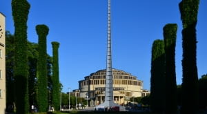 Iglica przed Halą Stulecia we Wrocławiu