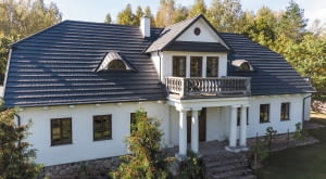 Dlaczego warto postawić na dach mansardowy?