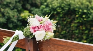 Slow wedding w ogrodzie