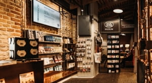 Nowa odsłona punktu Bilety/Info w Muzeum Fabryki Norblina. Proj. Jakub Szczęsny