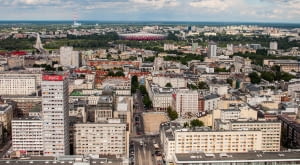 Widok z lotu ptaka na ulicę Złotą w Warszawie.