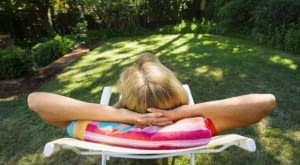 Woman relaxing on lounge chair8BIMhttp://www.gettyimages.comCC
