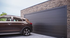 Bezpieczne, nowoczesne i trwałe bramy garażowe - co wybrać?