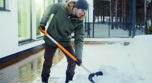 Śnieg najlepiej usuwać, gdy jest świeży i lekki
