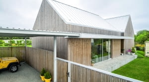 To dom kompletny, idealnie wkomponowany w nadmorski krajobraz