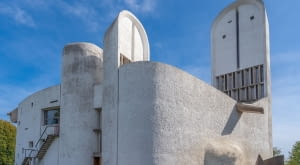 Kaplica Notre Dame du Haut w Ronchamp. Proj. Le Corbusier