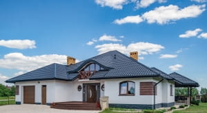 Dlaczego warto podjąć decyzję o dachu wielopołaciowym?