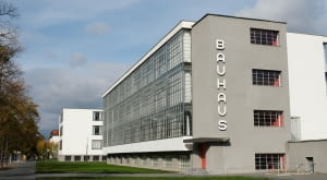 Zabudowania Bauhausu w Dessau powstały w latach 1925-1926