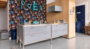 Klimatyczne mieszkanie z kolorowymi akcentami