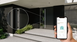 Drzwi Schüco AD UP Design Edition z podświetlanym pochwytem  i elektronicznym mechanizmem ryglującym SafeGuard.