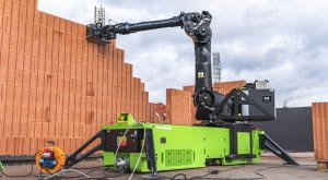 Robot murarski na budowie przedszkola w Koronowie