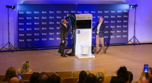 Technologia zamknięta w jednej bryle – rewolucyjna toaleta Roca Avant zaprezentowana w Centrum Nauki Kopernik