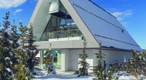 Ten dom to prawdziwe arcydzieło, które umiejętnie łączy tradycję i nowoczesność.