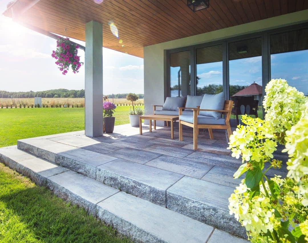 Taras ze schodami - e-ogrody - Ogrody przydomowe