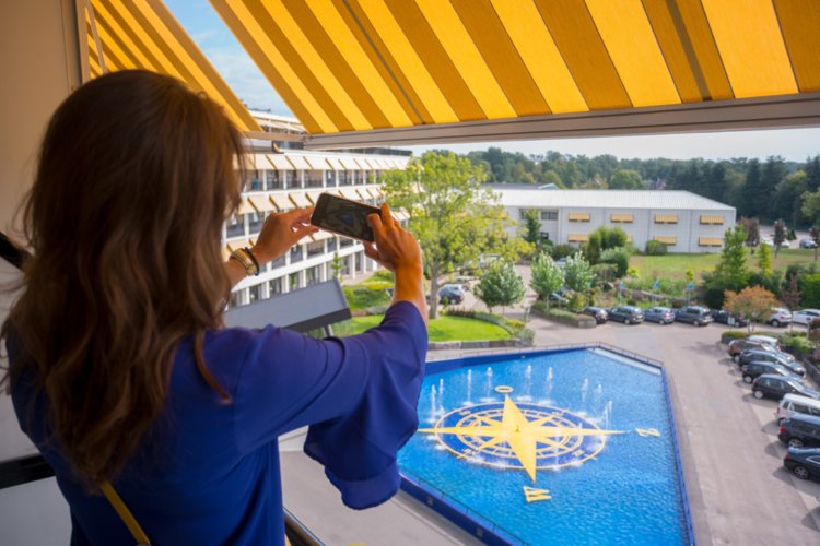 WEB-Balkon-Hotelkamer-3e-etage-uitzicht-Agnes