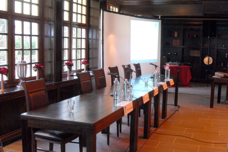 Persconferentie_opstelling_zaal_Boekerie_Preston_Palace