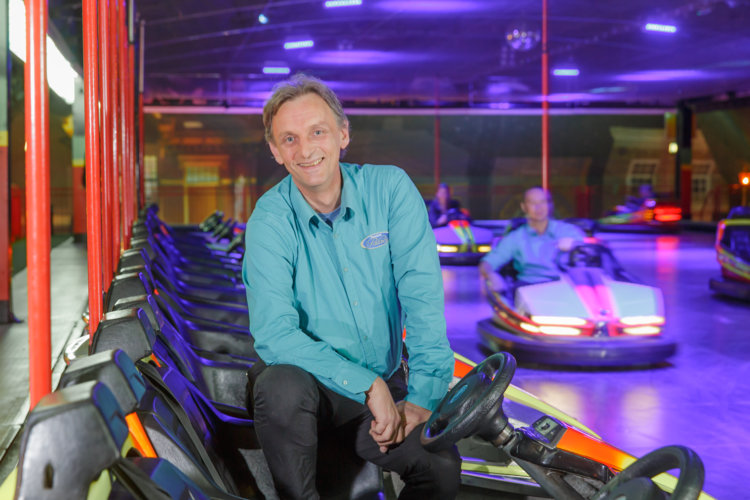 Medwerker indoor-kermis Preston Palace