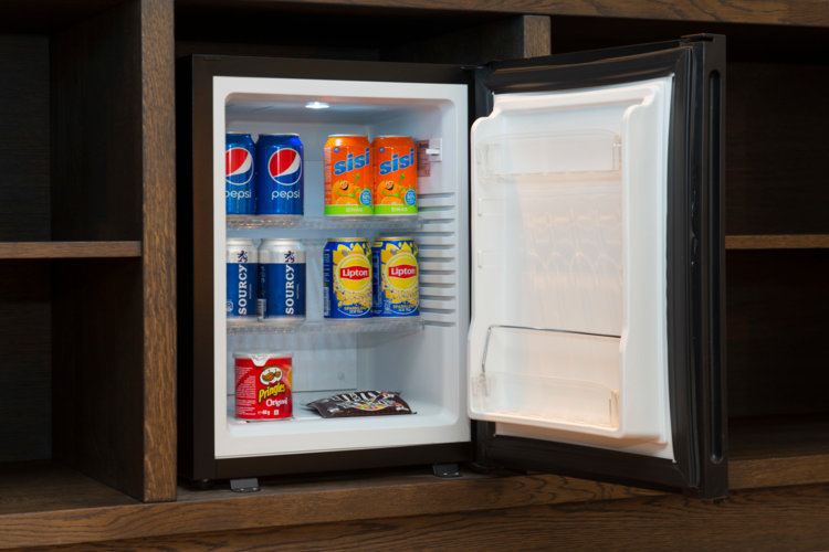 Goedgevulde_minibar_in_Luxe_Suite_Preston_Palace_all-in_hotel