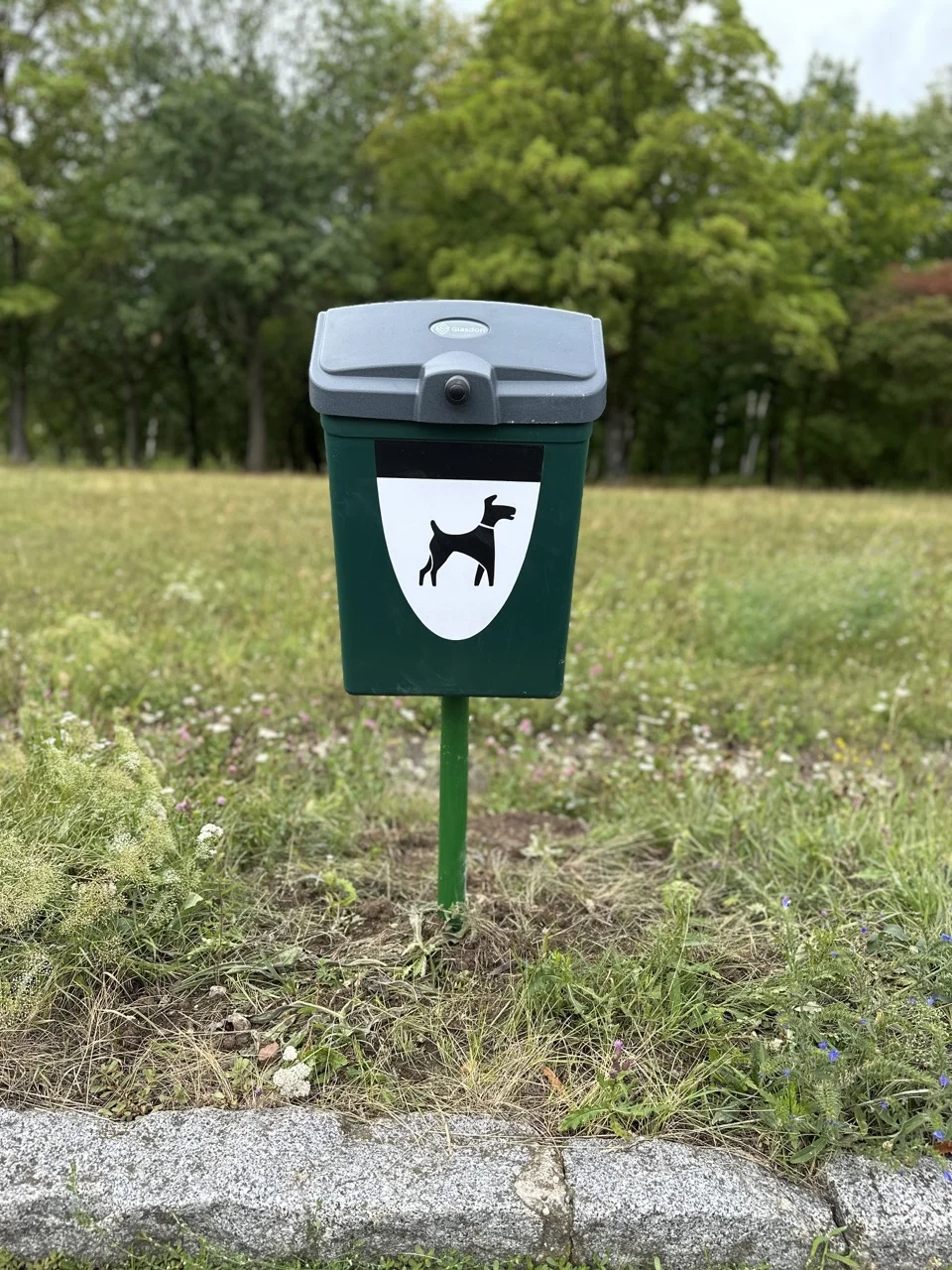 Odpadkové koše na psí exkrementy