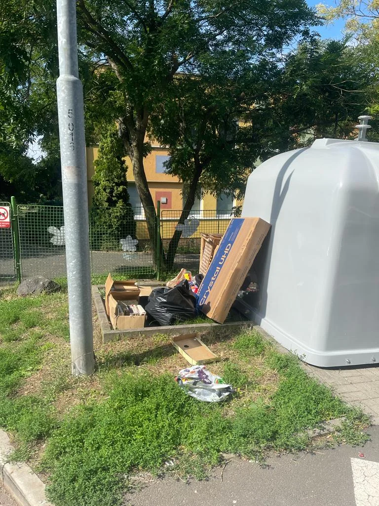 Jedno a to samé stanoviště před/po úklidu