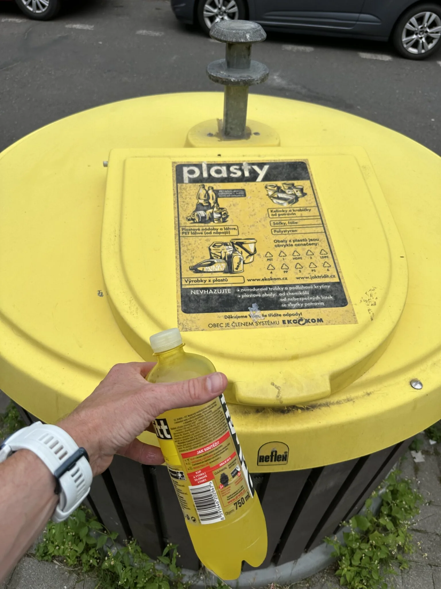 Sešlapávání PET lahví: Proč?