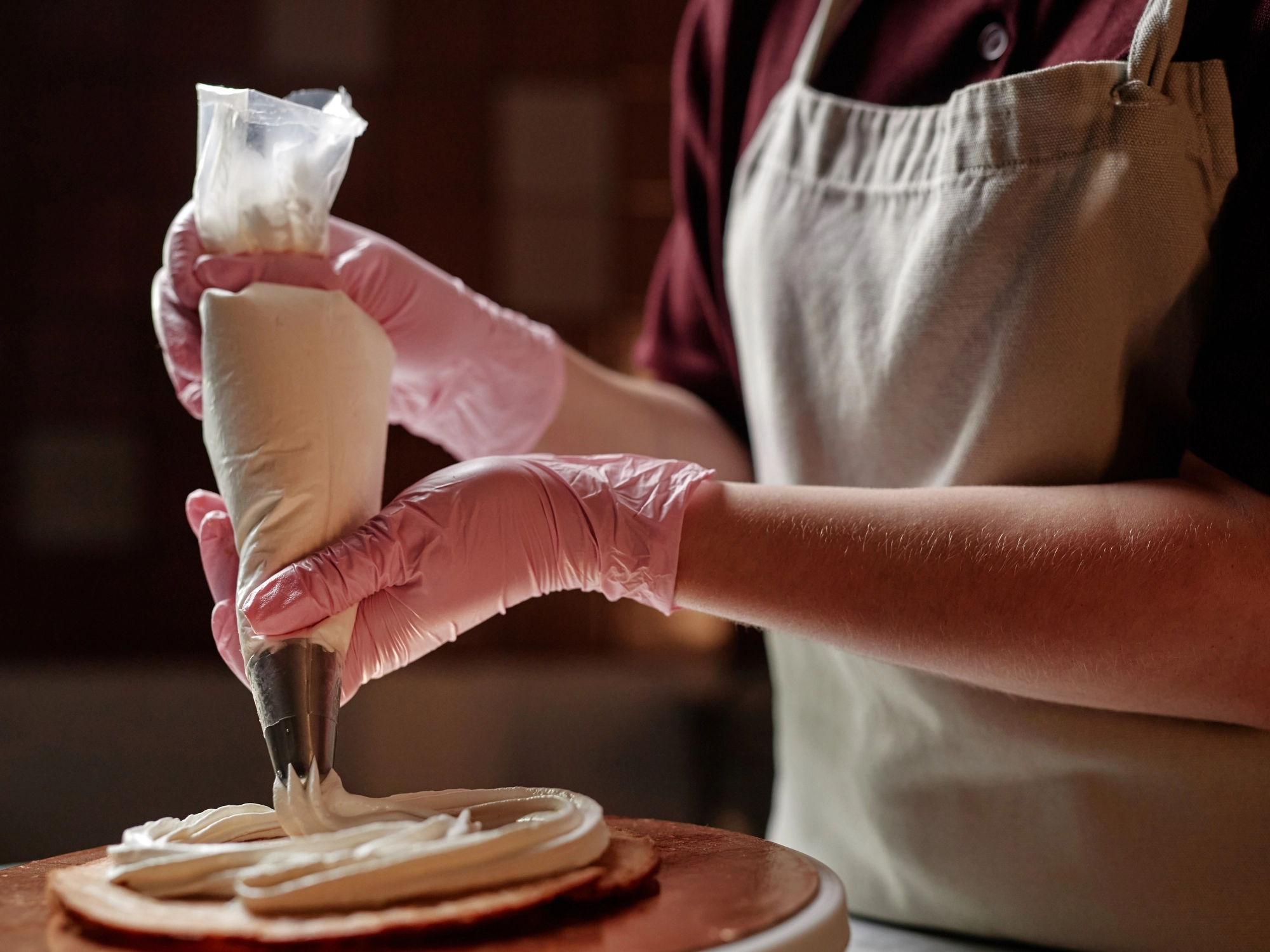 Rękawiczki jednorazowe - jak wybrać odpowiednie do codziennych czynności? 💡