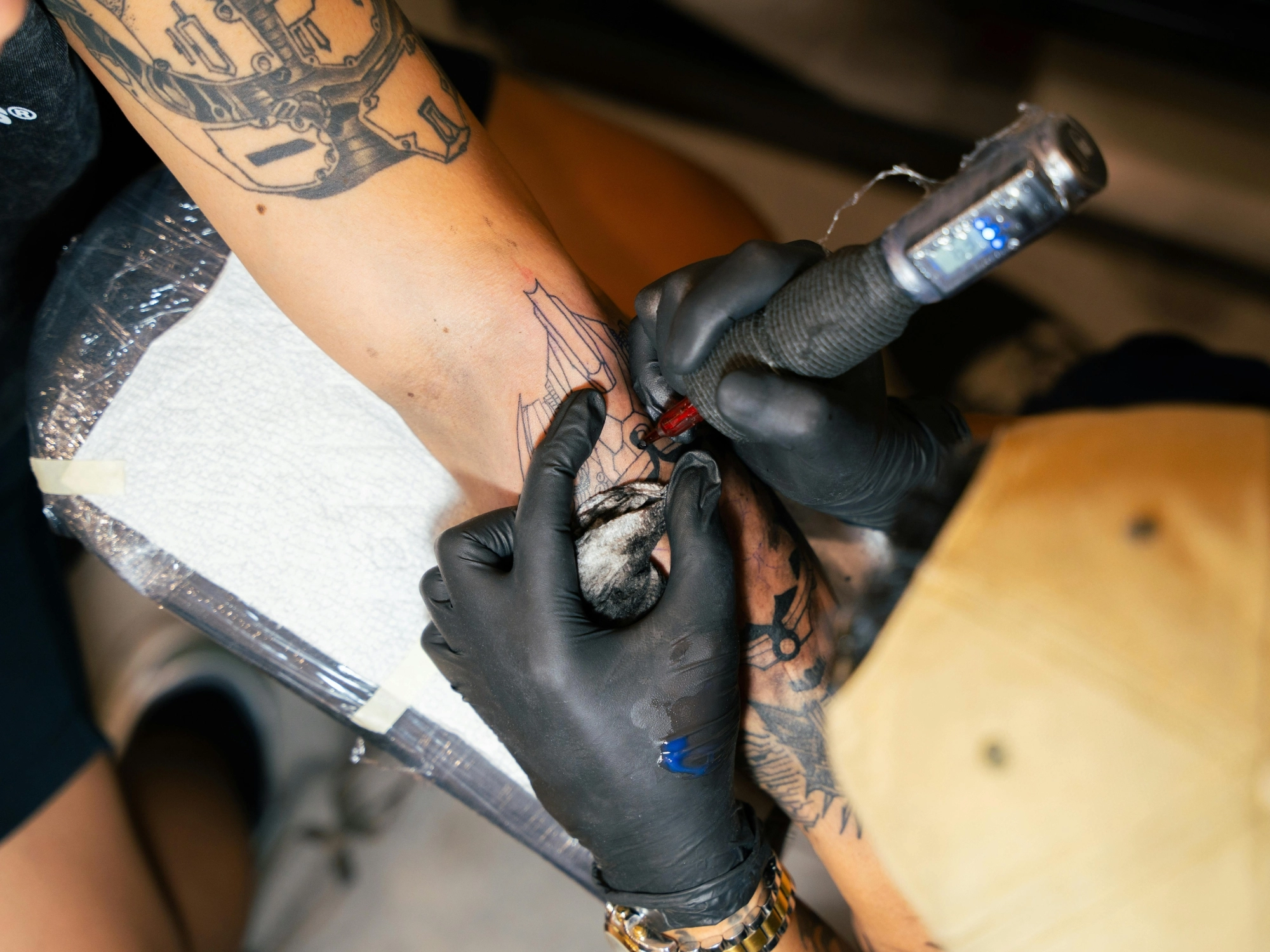🎨 Rękawiczki do tatuażu – jakie wybierają profesjonaliści?