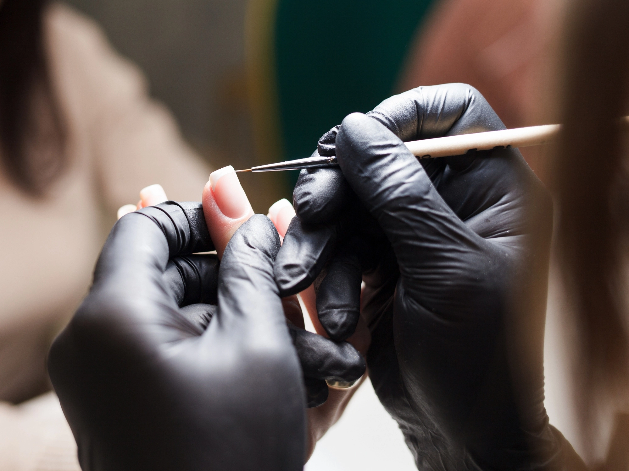 Do czego służą rękawiczki jednorazowe? Sprawdź zastosowania ✅