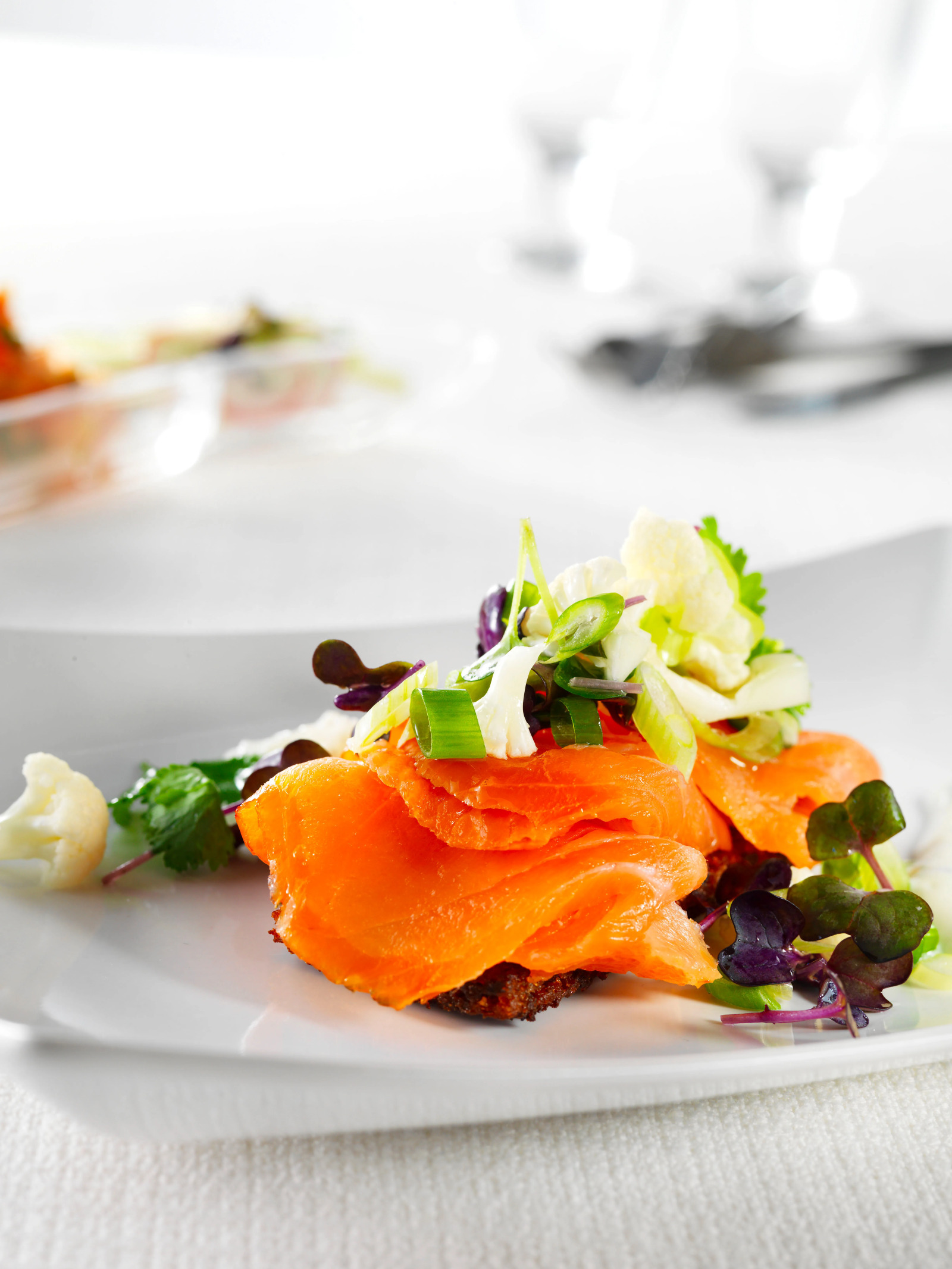 Kylmäsavulohineliöt (näkkileipäpohja)