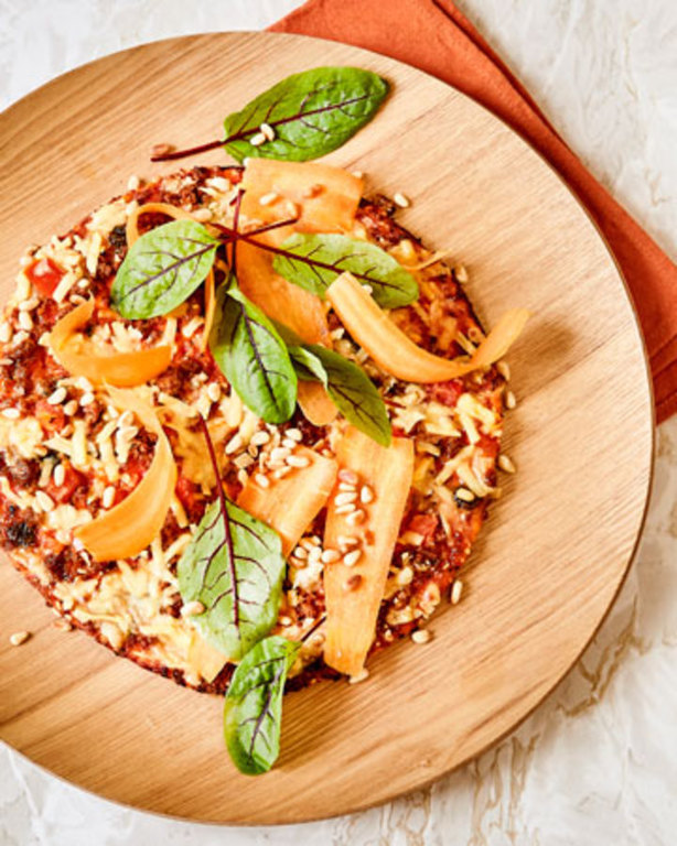 Apetit Kasvisjauhispizza porkkanalla ja pinjansiemenillä