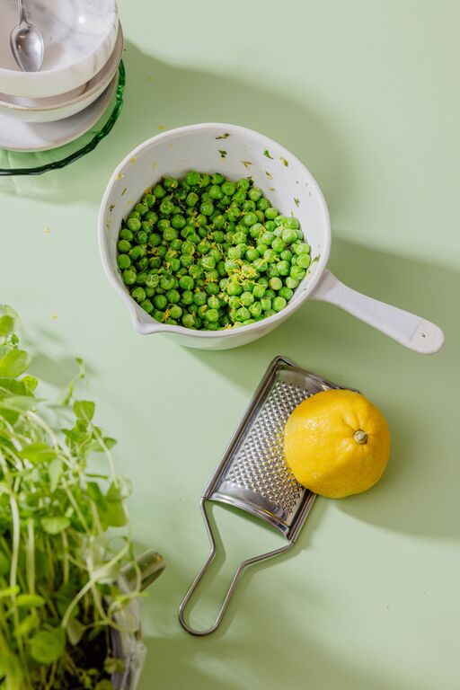 Herneet sitrus-timjamivoilla