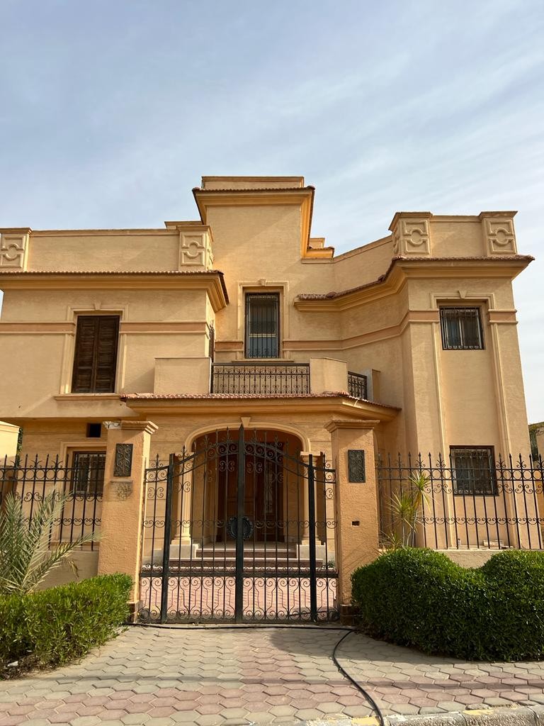 Villa 360 m² (5-bedroom unit) for sale in Tiba, New Cairo