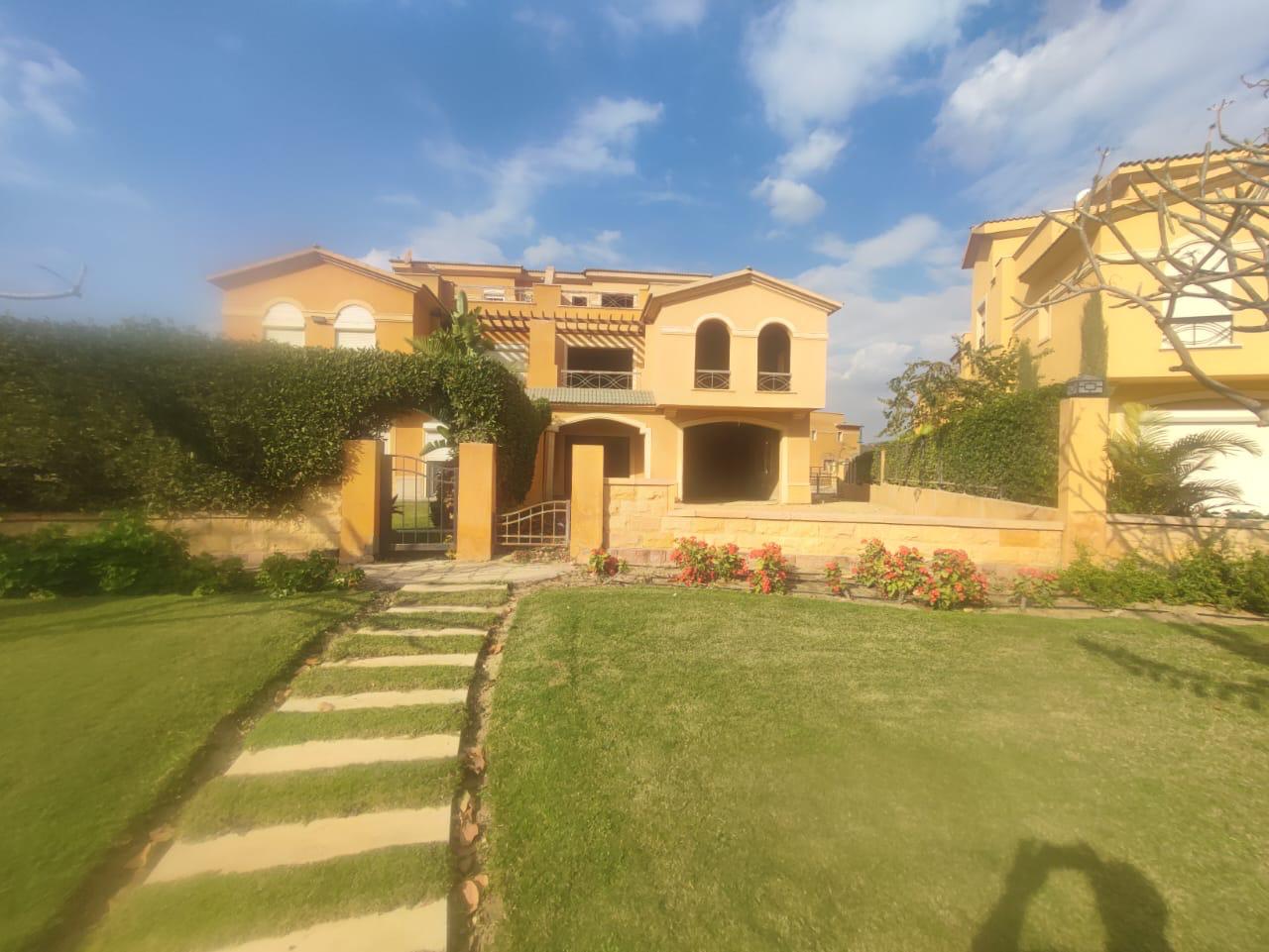 4-Bedroom Twinhouse 432 m² for sale in Dyar, North Investors